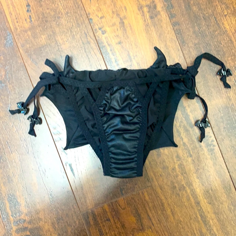Bat Wing Bikini Set - Picture 7 of 11